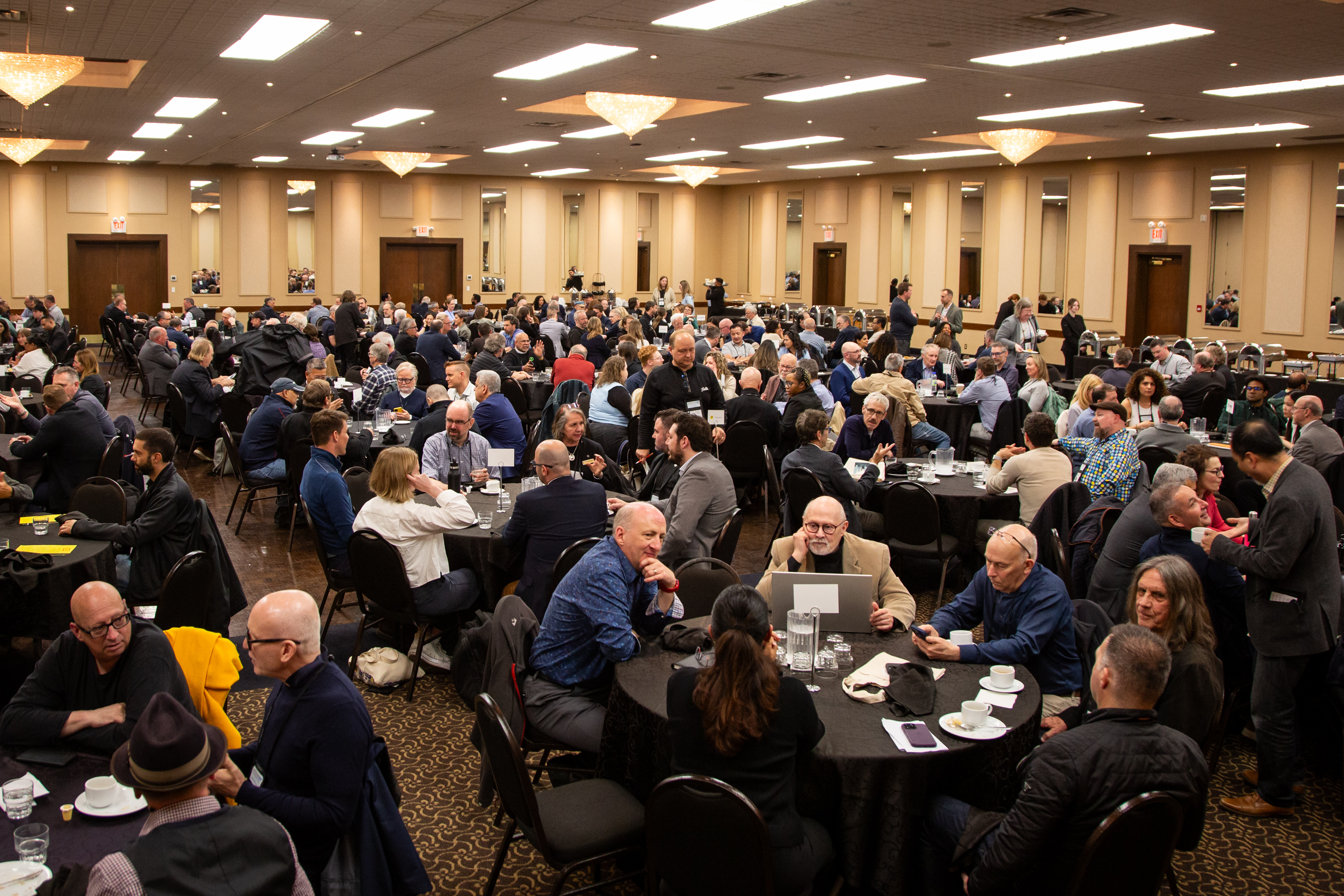 Crowd shot of the Ask the Experts luncheon