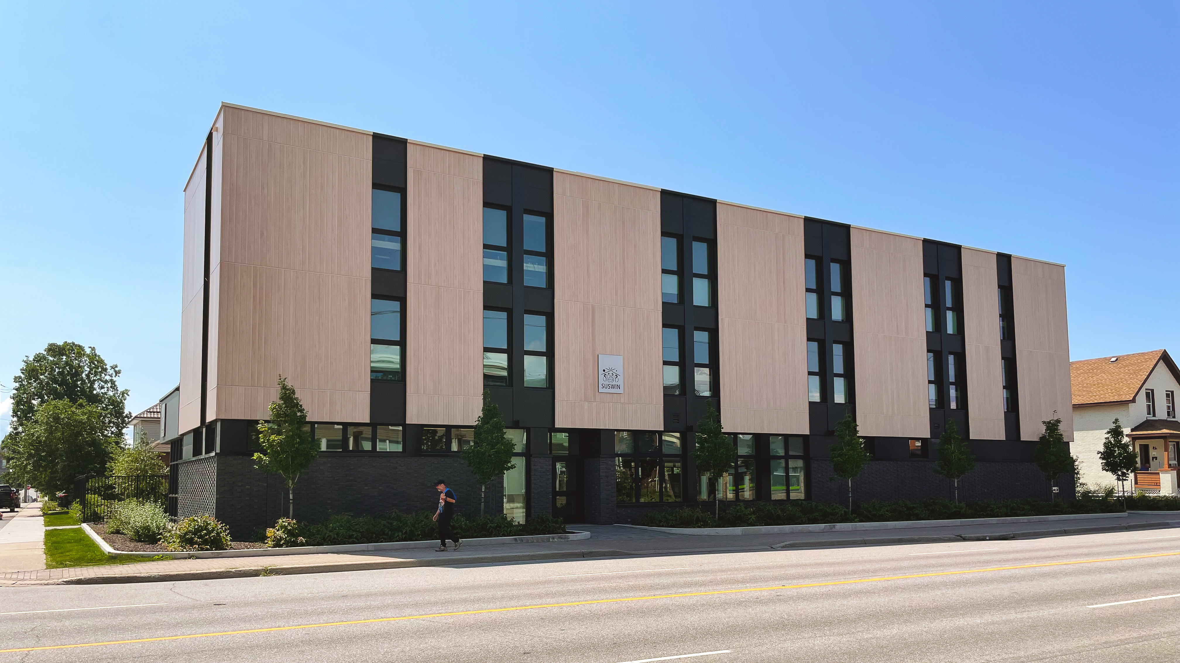 View of the main façade from Cassells Street. Image courtesy of Larocque Elder Architects, Architectes Inc.